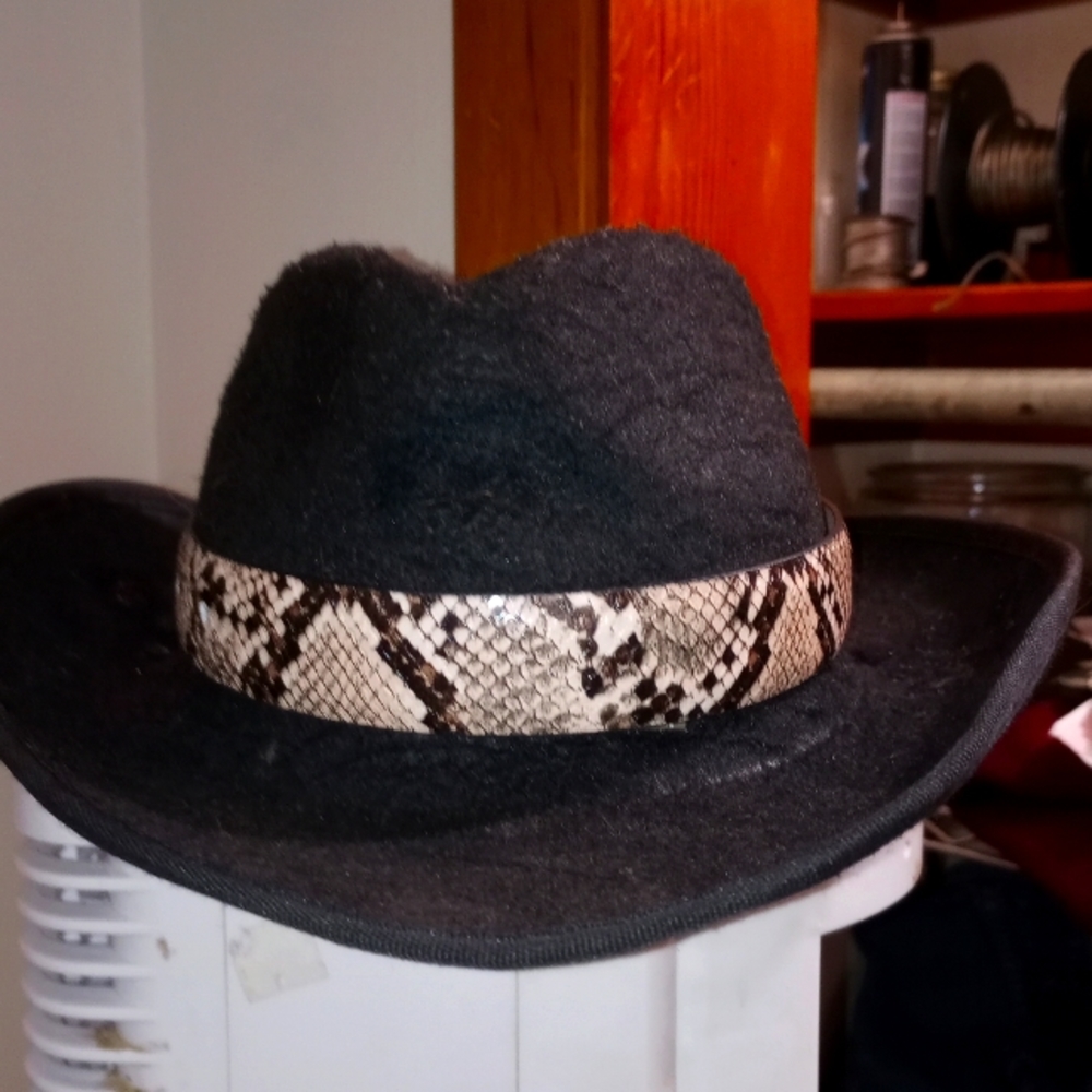 RVZ HAT